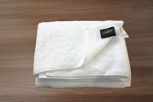 Bath Towel - White PREMIUM 70x140cm - 650 GSM, 100% Cotton