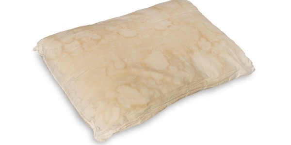 How a waterproof pillow protector helps your pillow keep stain free, and last longer