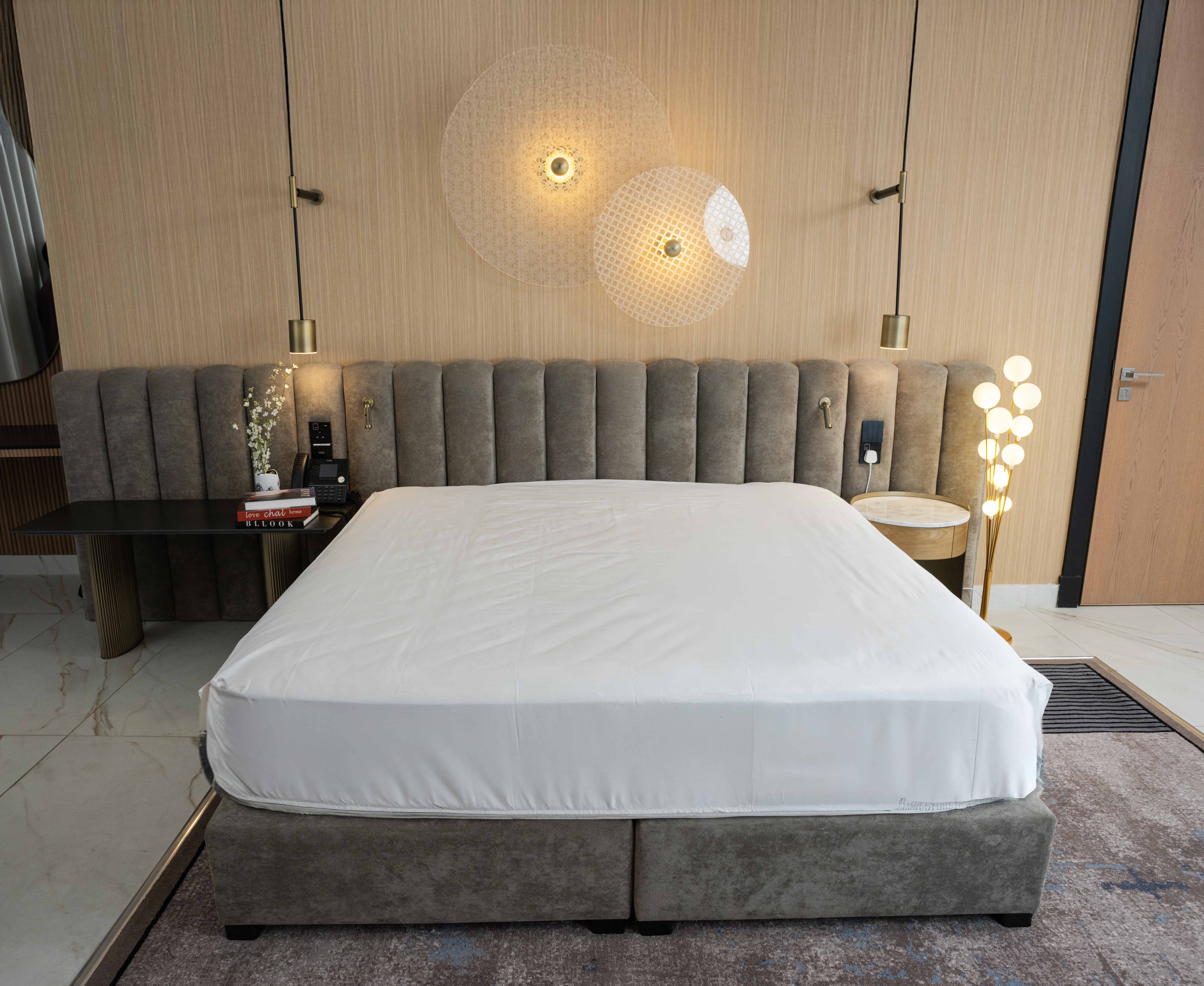 Deluxe Fitted Sheet White Plain - Image 7