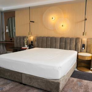 Premium Fitted Sheet White Striped