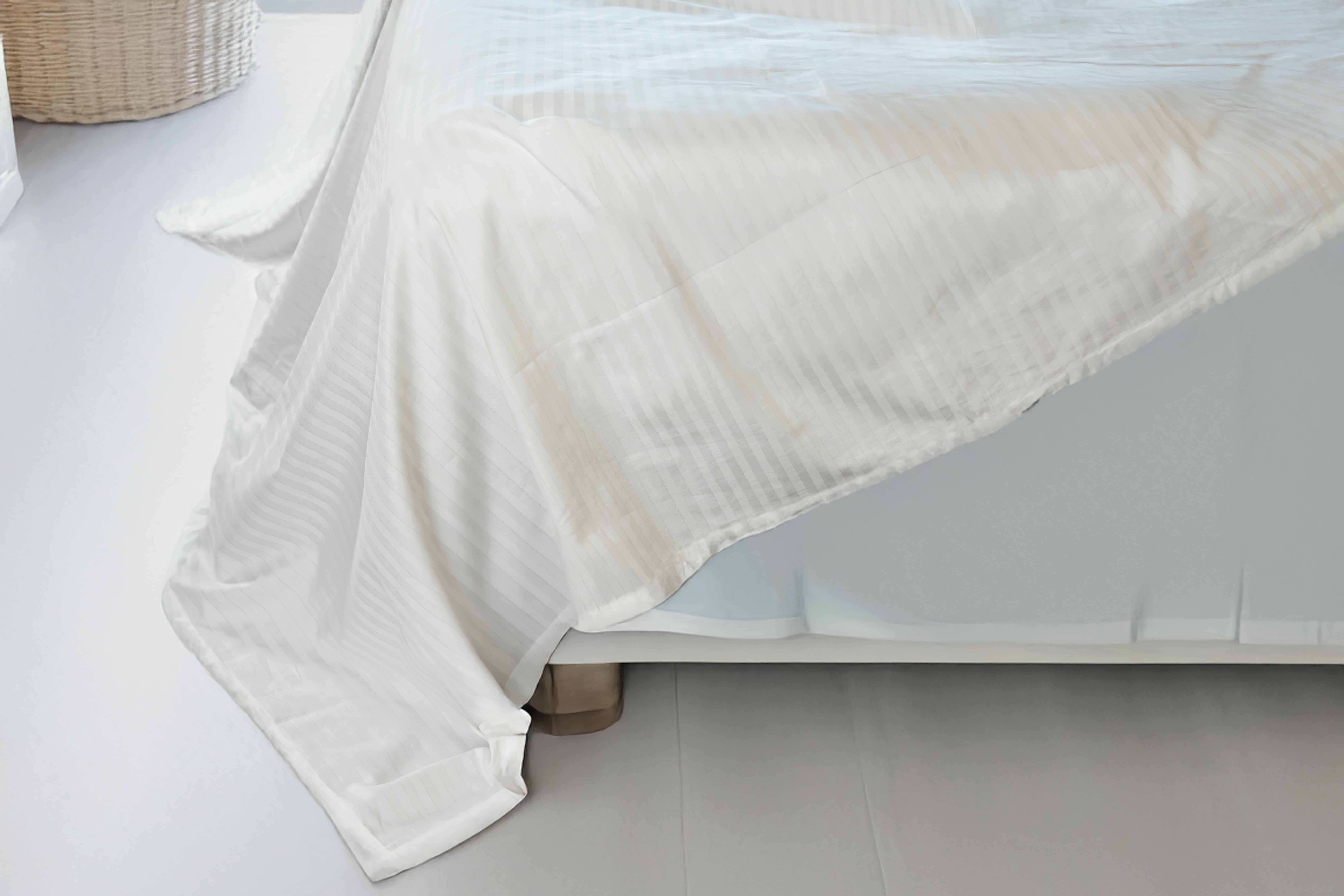 Deluxe Flat Sheet White Plain - Image 5
