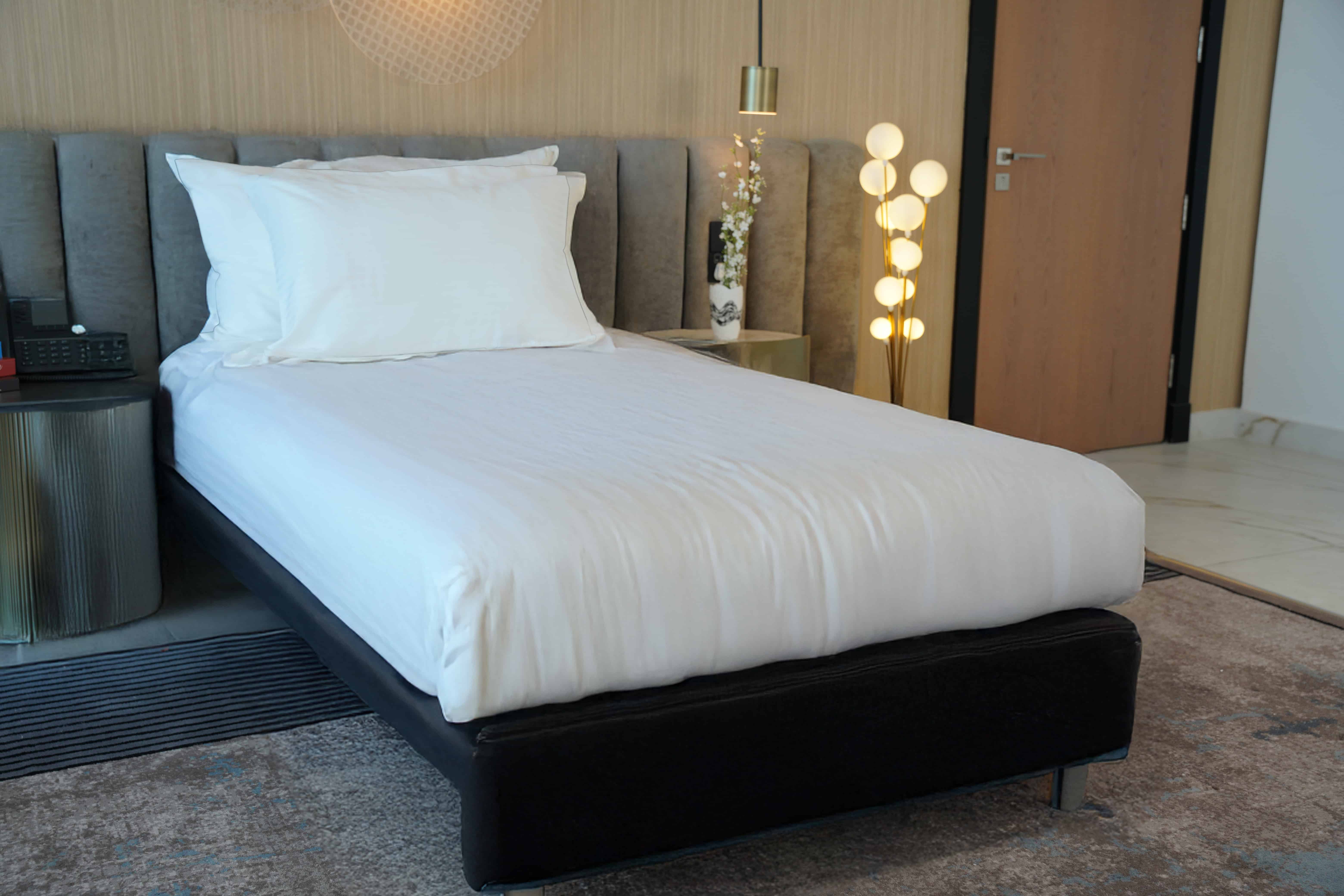 Deluxe Flat Sheet White Plain - Image 3