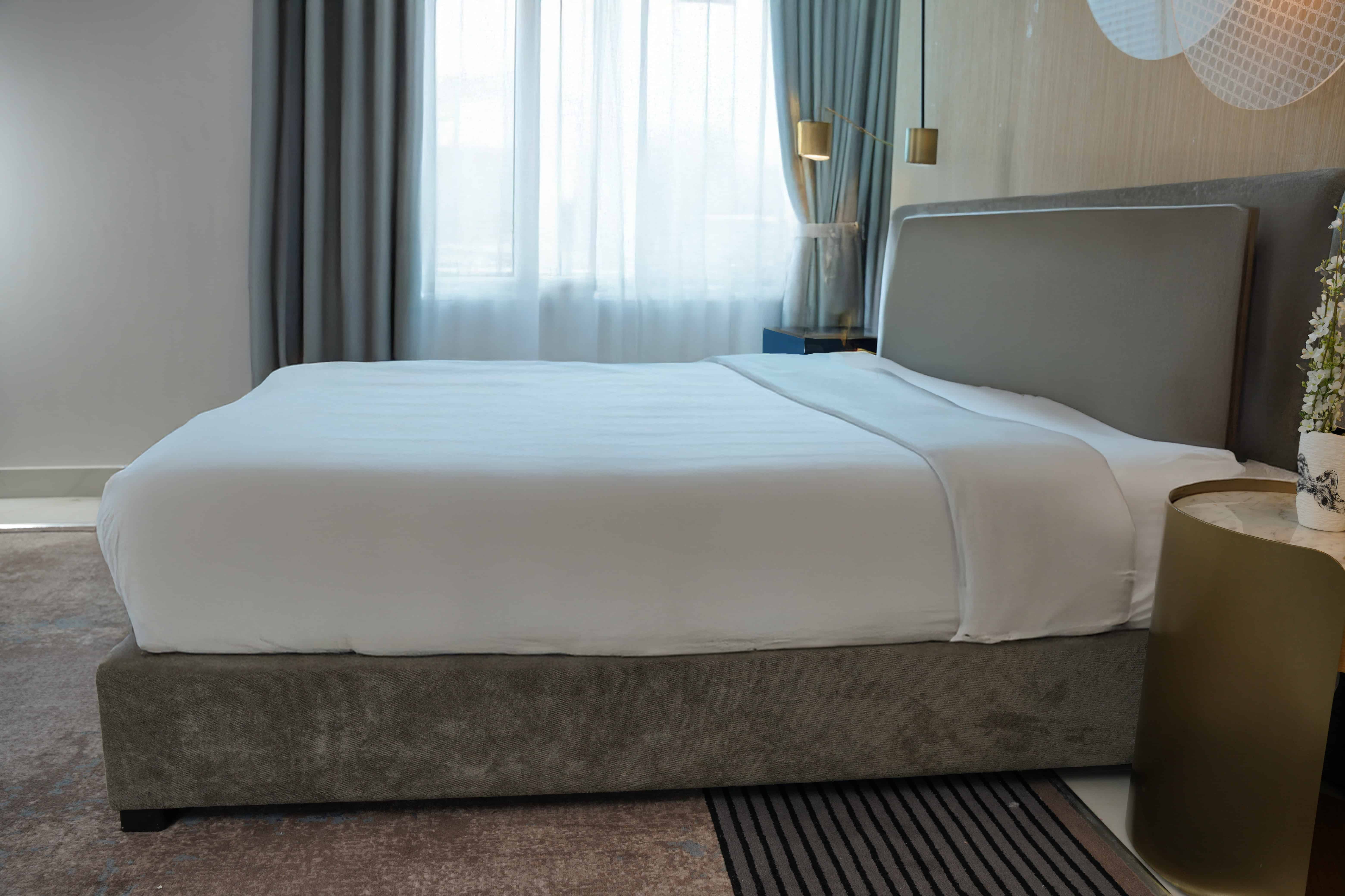 Deluxe Flat Sheet White Plain - Image 4