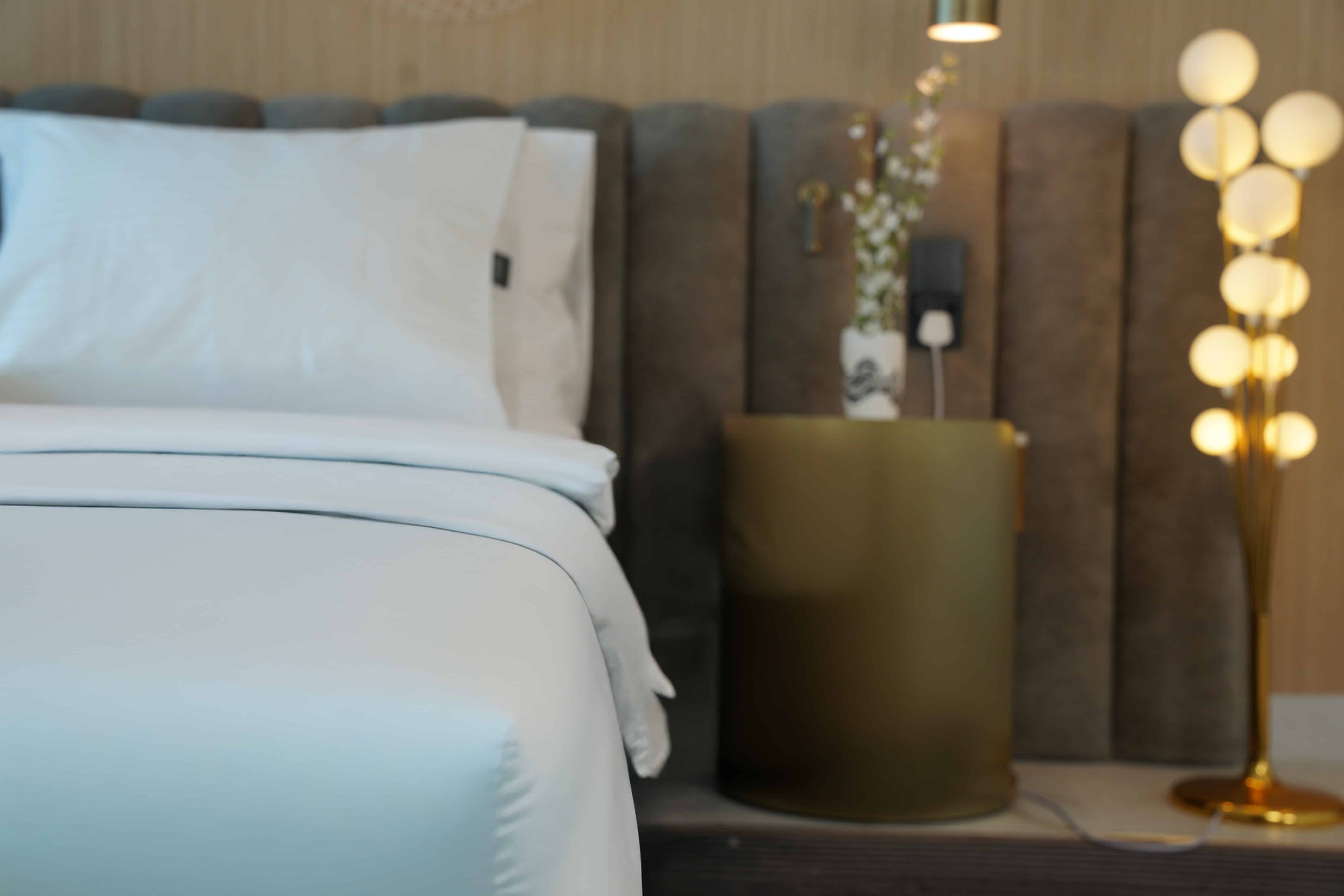 Deluxe Flat Sheet White Plain - Image 6